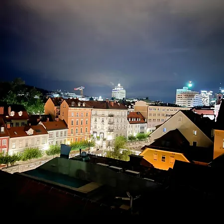 1000 Views Rooftop Duplex Hottub شقة *